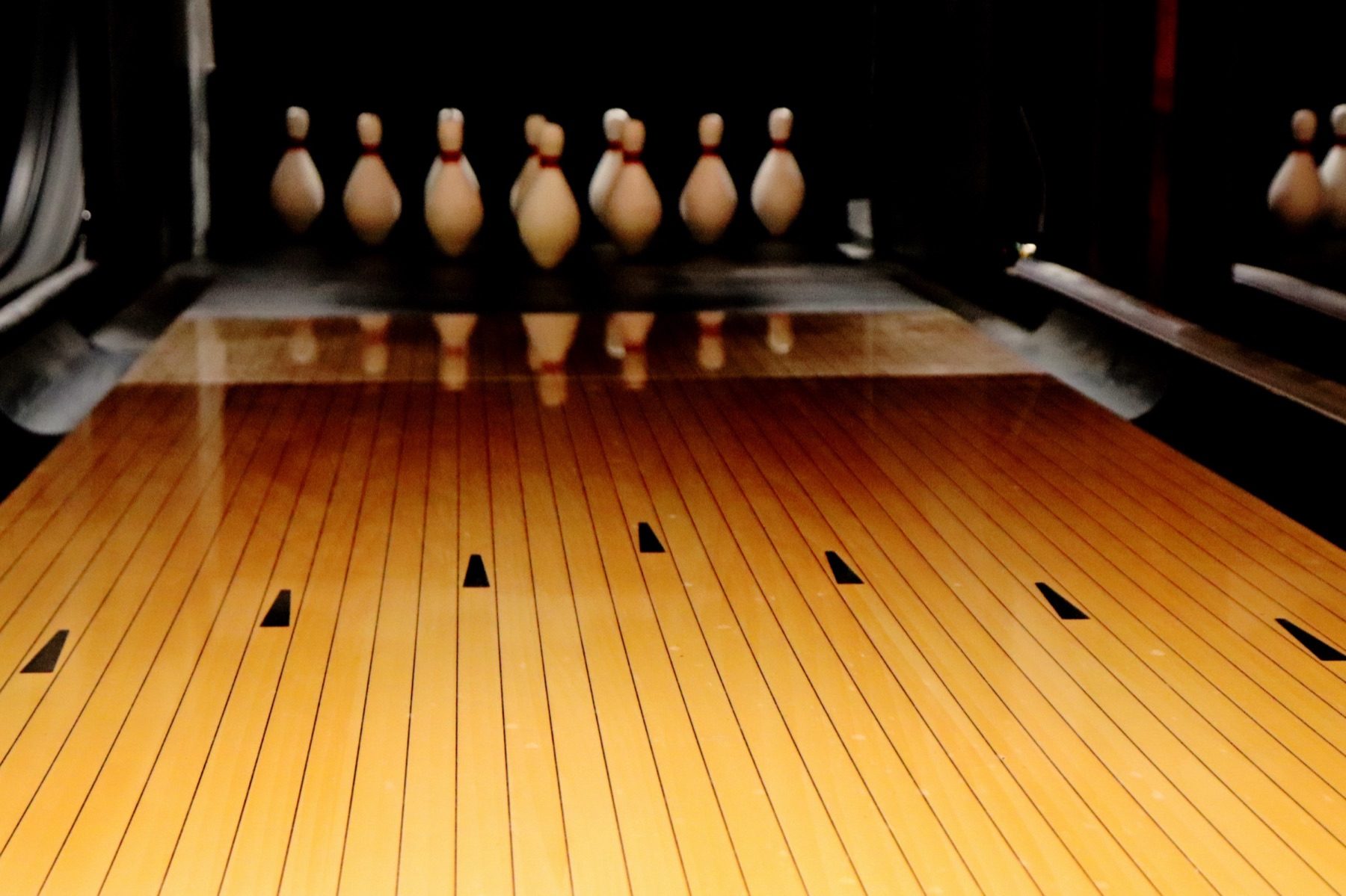 Duckpin bowling lane set up and ready to play at Hoppin’ Vines