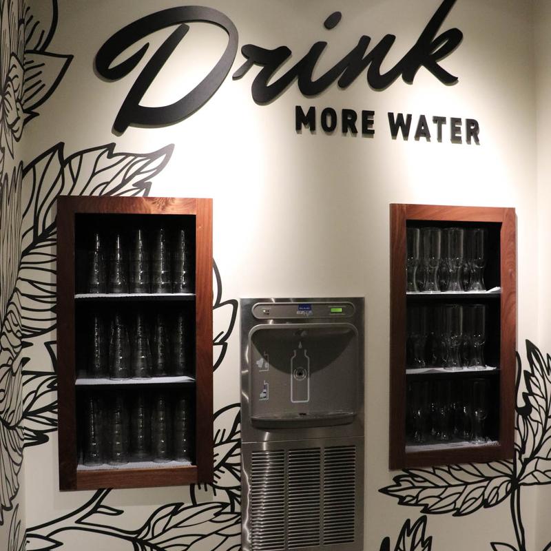Artisanal iced water dispenser and glasses